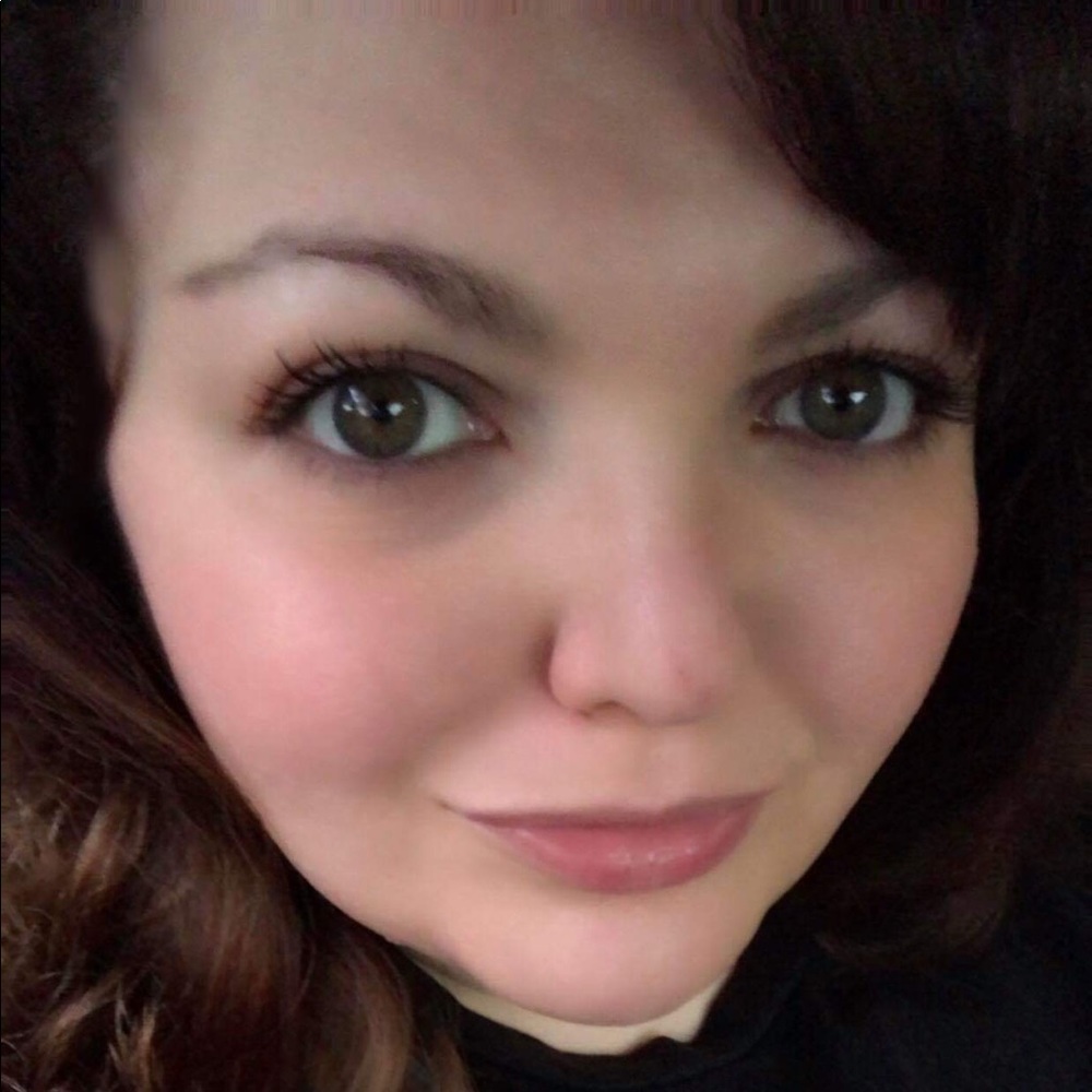 Meet your Posher, Angela